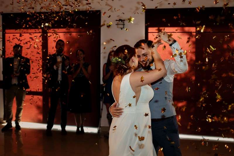 para młoda panna młoda pan młody pierwszy taniec confetti wesele w Krakowie ślub w Krakowie wesele w Krakowie wedding planner Kraków konsultant ślubny Kraków wedding planner Małopolska konsultant ślubny Małopolska Ceremony Concept 